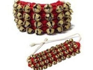 Art of Creation Kathak Dancing Ghungroo 80 Big Bells 4 Row (16 No.) الراقصات الكلاسيكية خلخال آلة موسيقية Bharatnatayam Indian Traditional Ghungru (4 Line Dancing Bell ، Red Paded) (80 Bell)
