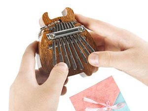 RIMLUFE لطيف صغير كاليمبا صغير كاليمبا مبيرا اليد القيثارة الآلات الموسيقية ماريمبا صغيرة محمولة إصبع الإبهام البيانو اكسسوارات للأطفال مبتدئين آلات البيانو الكبار 8 هدايا تهدئة المفاتيح