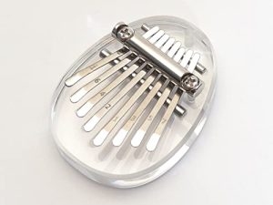 SLDHR Mini 8 Keys Kalimba Thumb Piano، Portable Marimba Music Thumb Piano Pendant with Lanyard ، هدية فريدة للأطفال والكبار والمبتدئين (البيضاوي) B12-1