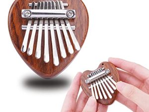 Wellerly 8 Key Mini Kalimba Thumb Piano - ألعاب موسيقى للتخلص من التوتر - بيانو Mbira Likembe Sanza - هدايا آلة موسيقية معلقة على شكل ماريمبا للأطفال والكبار - شكل قلب جميل